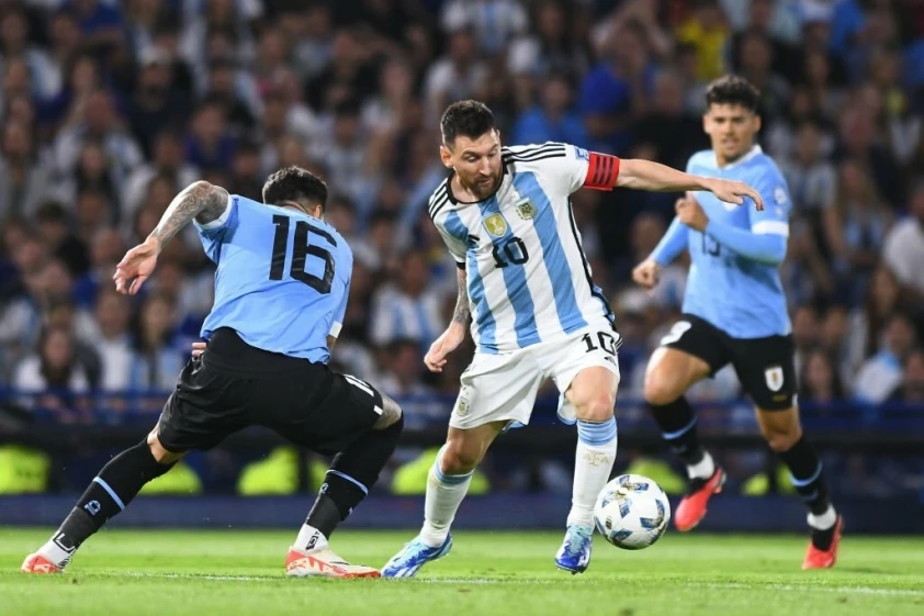 Messi im tiếng, Argentina 'ngậm trái đắng' trước Uruguay ngay trên sân nhà